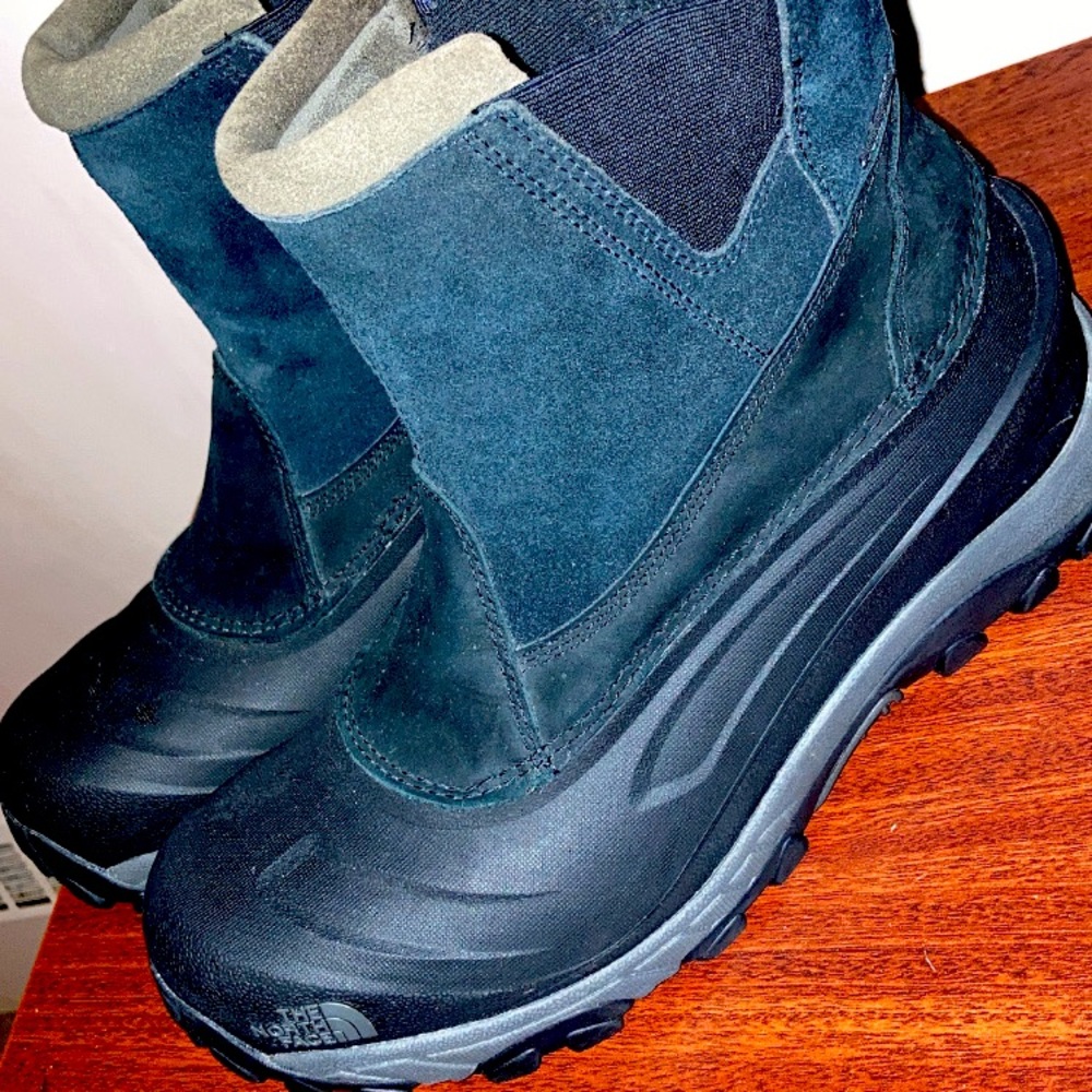 Mens north face boots.